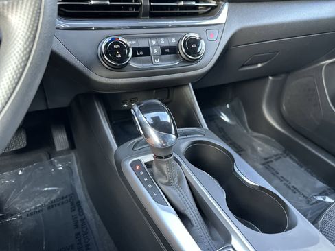 Used 2025 Buick Envista Preferred FWD image 23