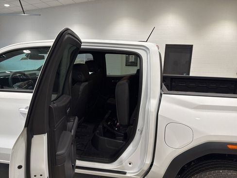 New 2025 GMC Canyon Elevation w/ Convenience Package image 18