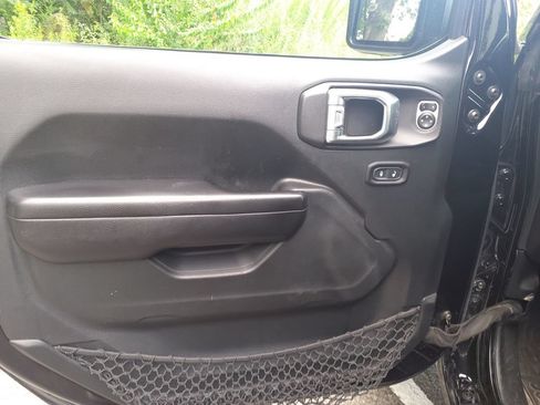 Used 2018 Jeep Wrangler Unlimited Sport S AWD/4WD image 23