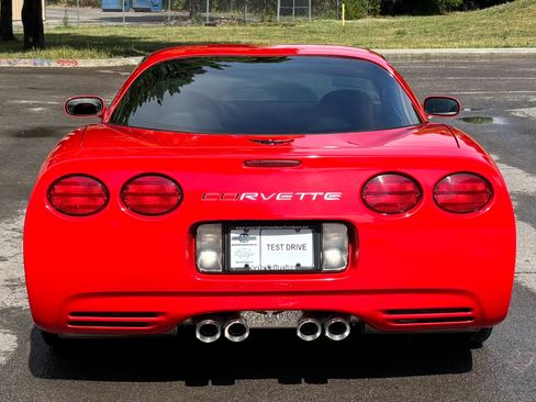 Used 2004 Chevrolet Corvette Coupe w/ Preferred Equipment Group RWD image 6
