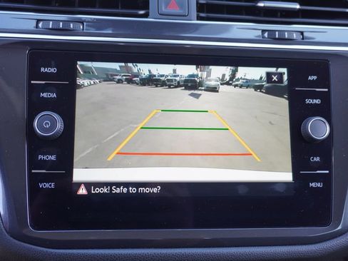 Used 2023 Volkswagen Tiguan SE FWD image 6