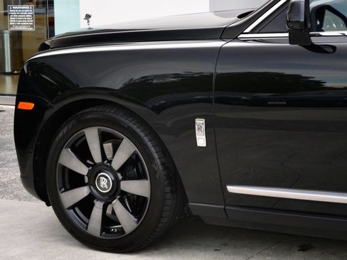 Certified 2023 Rolls-Royce Cullinan AWD/4WD image 13