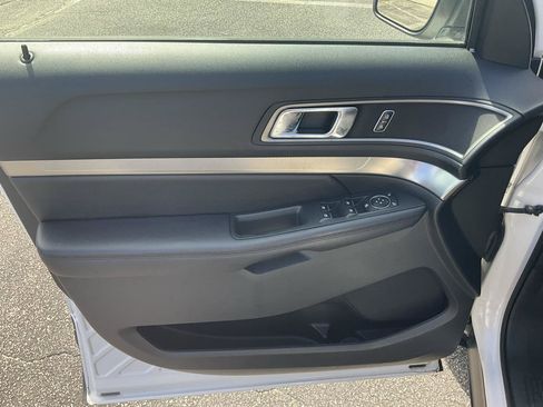 Used 2018 Ford Explorer XLT AWD/4WD image 29