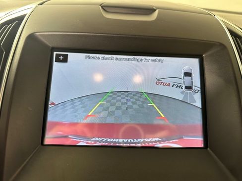 Used 2018 Ford Edge Titanium w/ Technology Package FWD image 32