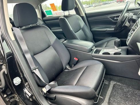 Used 2017 Nissan Altima 2.5 SR FWD image 12