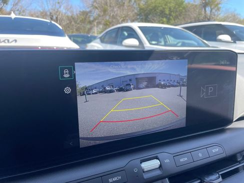 Used 2025 Kia K4 LXS image 22