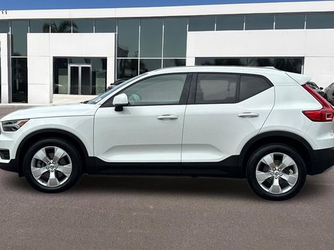 Used 2020 Volvo XC40 T5 Momentum image 6