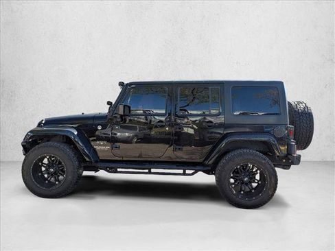 Used 2016 Jeep Wrangler Unlimited Sahara w/ Connectivity Group AWD/4WD image 8