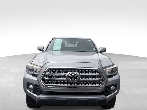 Used 2016 Toyota Tacoma TRD Off-Road AWD/4WD image 2
