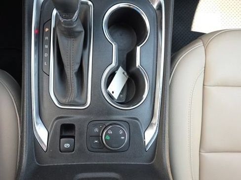 Used 2023 Chevrolet Traverse LT w/ LT Premium Package AWD/4WD image 27