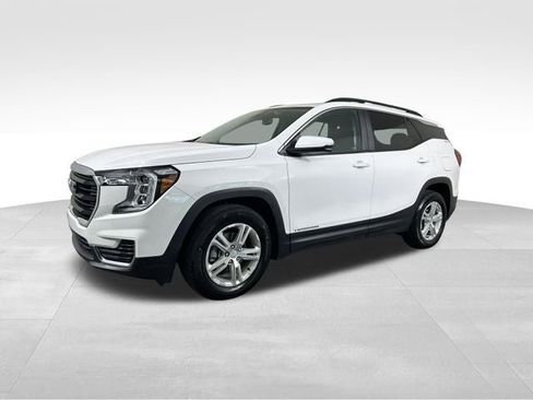 Used 2024 GMC Terrain SLE w/ Driver Convenience Package FWD image 2