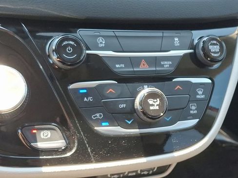 Used 2023 Chrysler Voyager LX FWD image 15