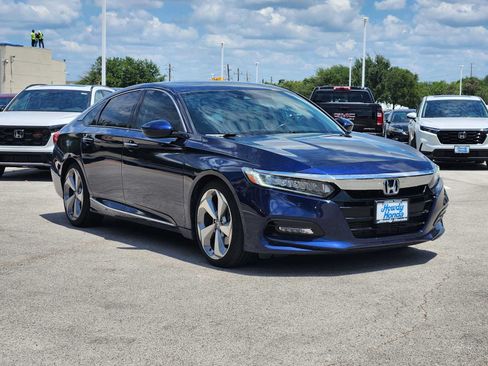 Used 2018 Honda Accord Touring image 3