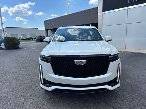 Used 2023 Cadillac Escalade ESV Sport Platinum AWD/4WD image 2
