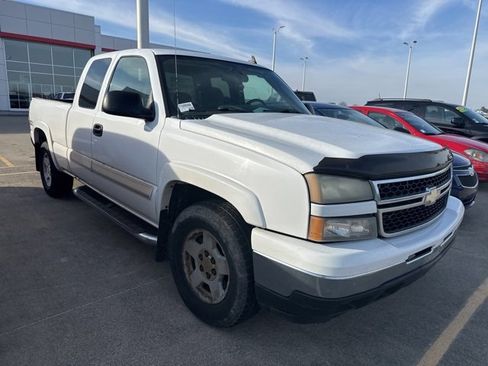 Used 2007 Chevrolet Silverado 1500 LT w/ Extended Cab Value Package image 13