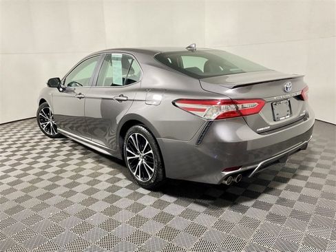 Used 2020 Toyota Camry SE image 10
