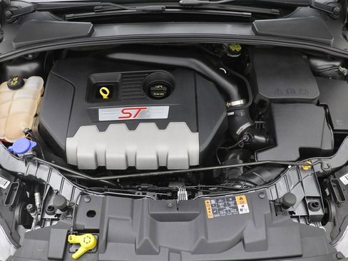 Used 2018 Ford Focus ST w/ Equipment Group 402A FWD image 34