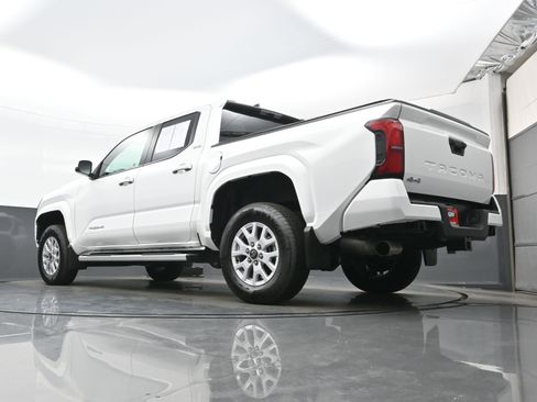 Used 2025 Toyota Tacoma SR5 AWD/4WD image 30