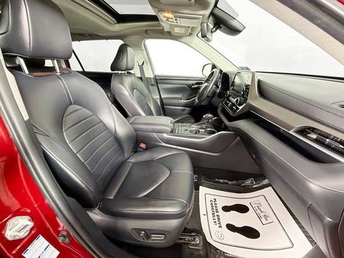 Used 2020 Toyota Highlander XLE image 31