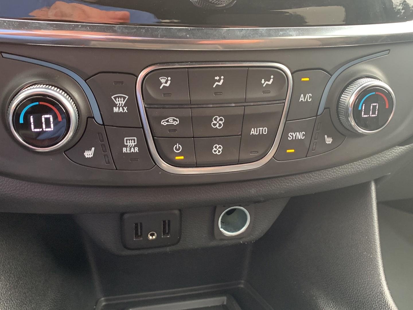 Used 2023 Chevrolet Traverse LT w/ Rear Camera Mirror Package AWD/4WD image 14