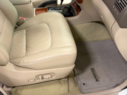 Used 2005 Lexus LX 470 4WD image 30