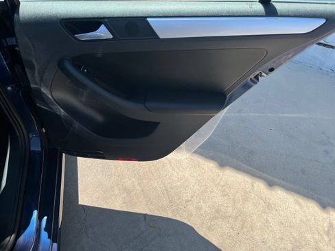 Used 2013 Volkswagen Jetta SE FWD image 15