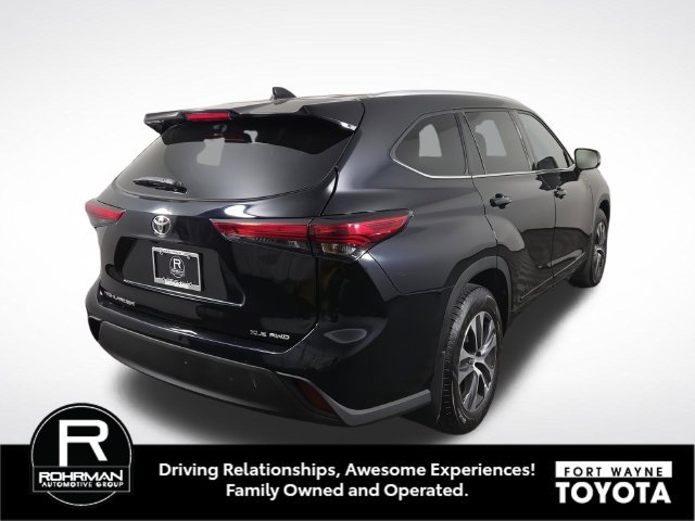 Used 2022 Toyota Highlander XLE AWD/4WD image 7