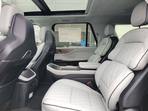 New 2026 Lincoln Navigator L Black Label AWD/4WD image 14