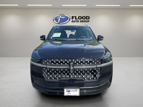 New 2026 Lincoln Navigator Black Label AWD/4WD image 2