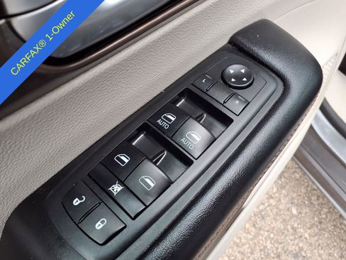 Used 2018 Chrysler Pacifica Touring-L FWD image 14