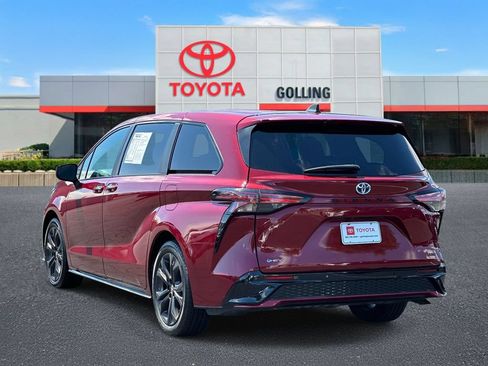 Used 2025 Toyota Sienna XSE FWD image 4