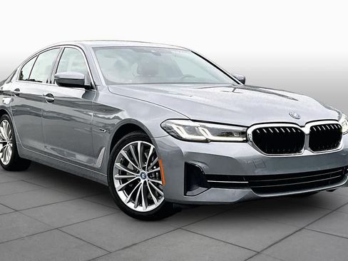 Certified 2023 BMW 530e xDrive w/ Executive Package AWD/4WD image 3