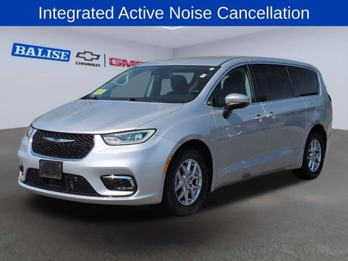 Used 2023 Chrysler Pacifica Touring-L FWD image 7