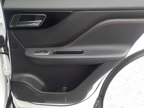 Used 2019 Jaguar F-PACE Prestige image 34