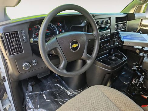 Used 2021 Chevrolet Express 2500 RWD image 10