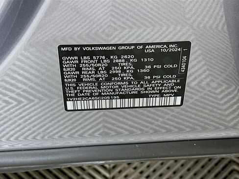 Used 2025 Volkswagen Atlas Cross Sport SE image 12