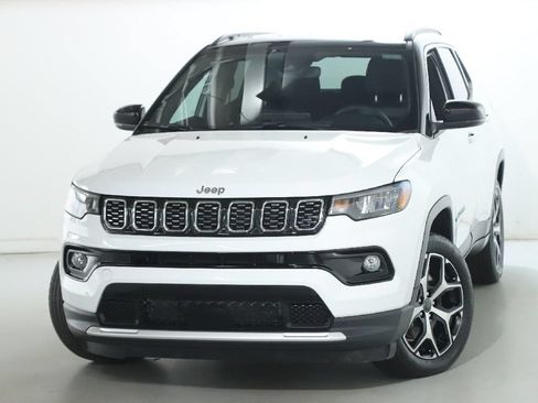Used 2025 Jeep Compass Limited AWD/4WD image 3