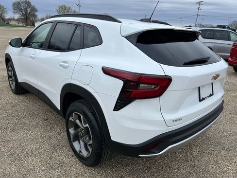 New 2026 Chevrolet Trax LT w/ LT Convenience Package FWD image 5