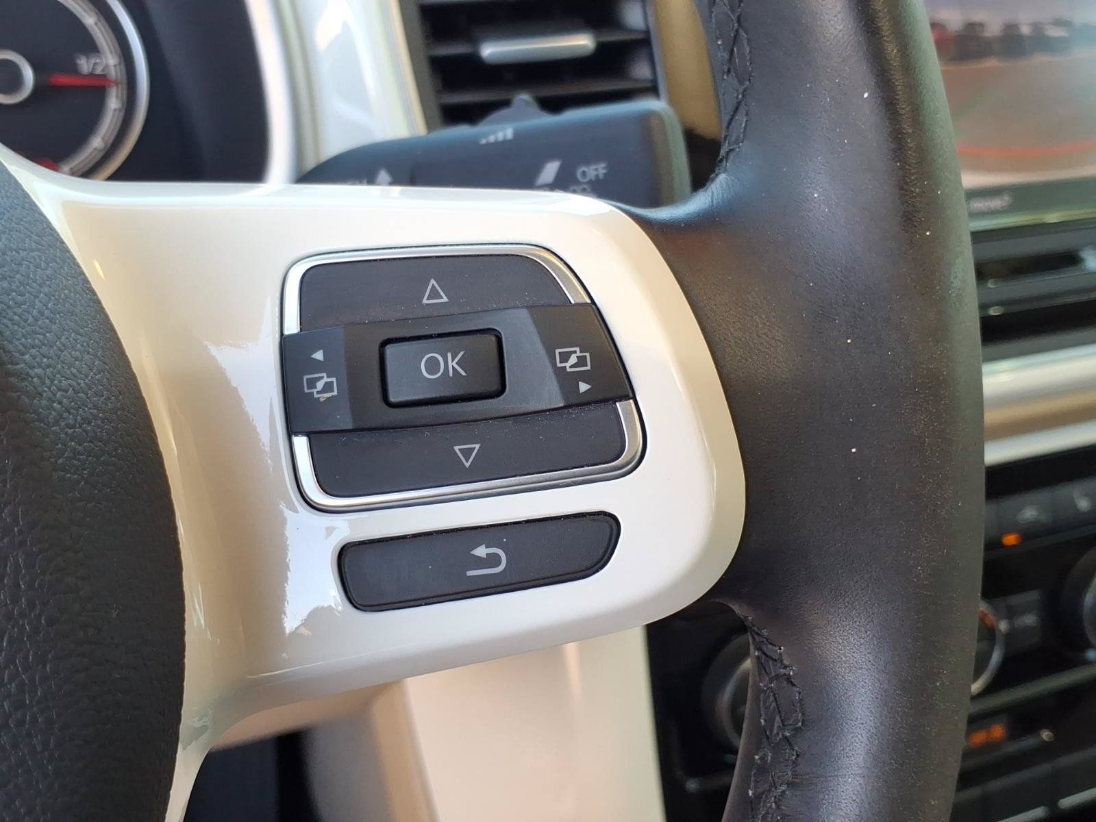Used 2019 Volkswagen Beetle 2.0T SE FWD image 32