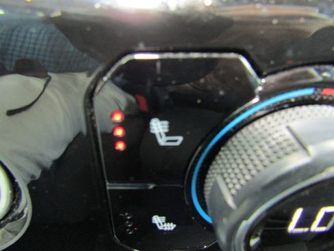 Used 2023 Chevrolet Silverado 1500 LT image 32