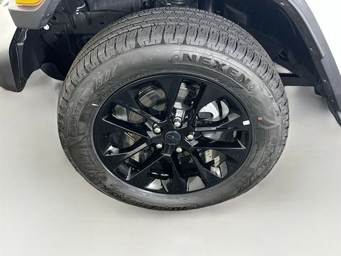 Used 2025 Jeep Wrangler Sahara image 11