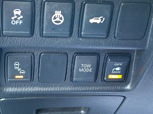 Used 2019 Nissan Pathfinder SL FWD image 25