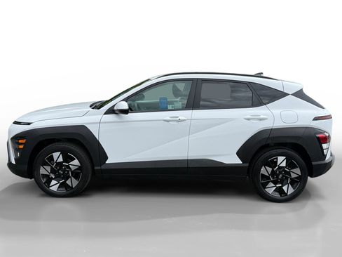 Used 2025 Hyundai Kona SEL FWD image 2