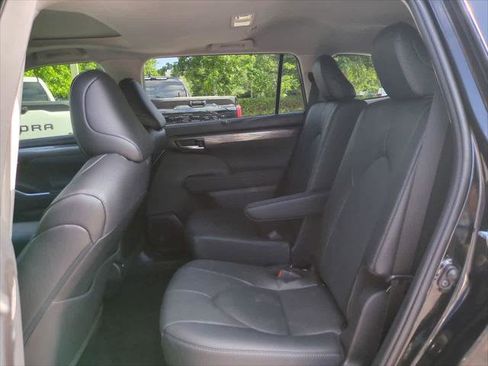 Certified 2026 Toyota Highlander Limited AWD/4WD image 14