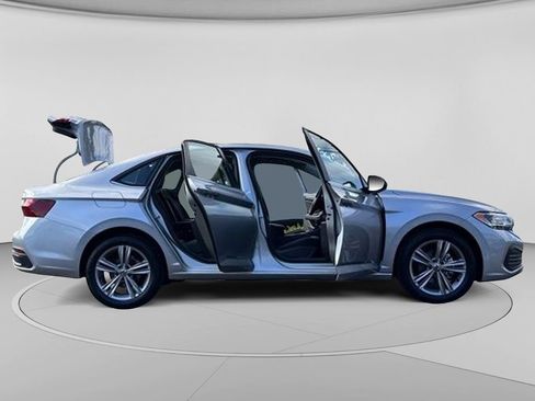 Used 2024 Volkswagen Jetta SE FWD image 29
