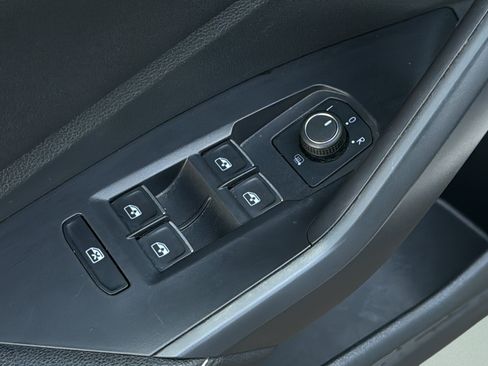 Used 2024 Volkswagen Jetta SE FWD image 21