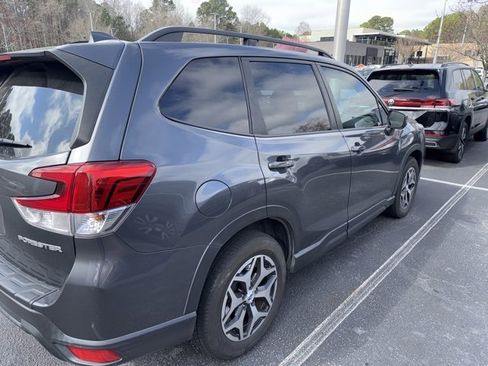 Used 2020 Subaru Forester Premium image 8