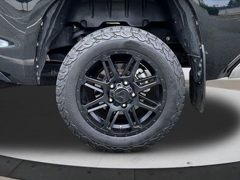 Used 2018 Toyota Tundra SR5 w/ SR5 Upgrade Package AWD/4WD image 32