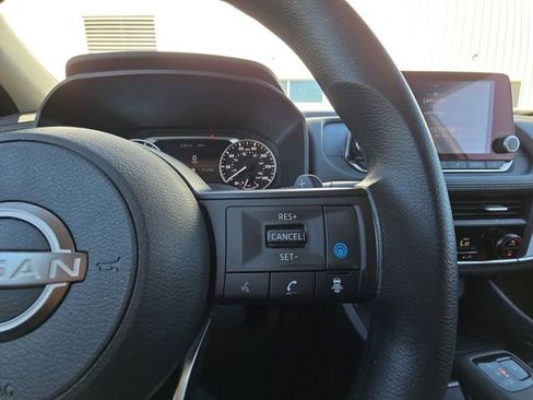 Used 2024 Nissan Rogue SV image 12