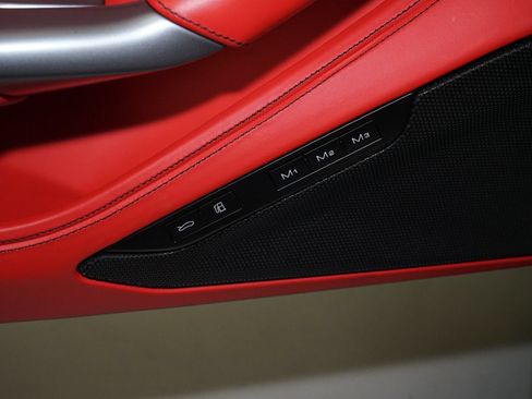 Used 2021 Ferrari F8 Tributo RWD image 23